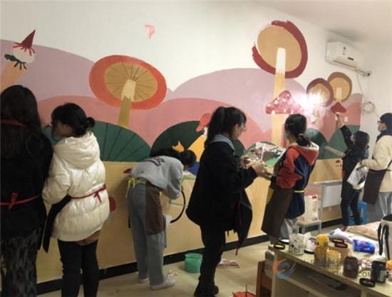 春风十里不如学雷锋的你 百名晓庄学子为残疾孩子手绘居室