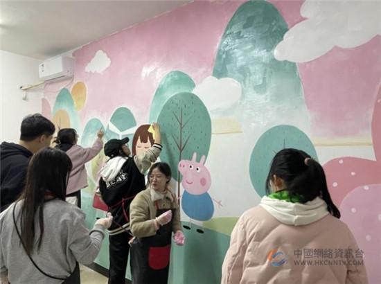 春风十里不如学雷锋的你 百名晓庄学子为残疾孩子手绘居室